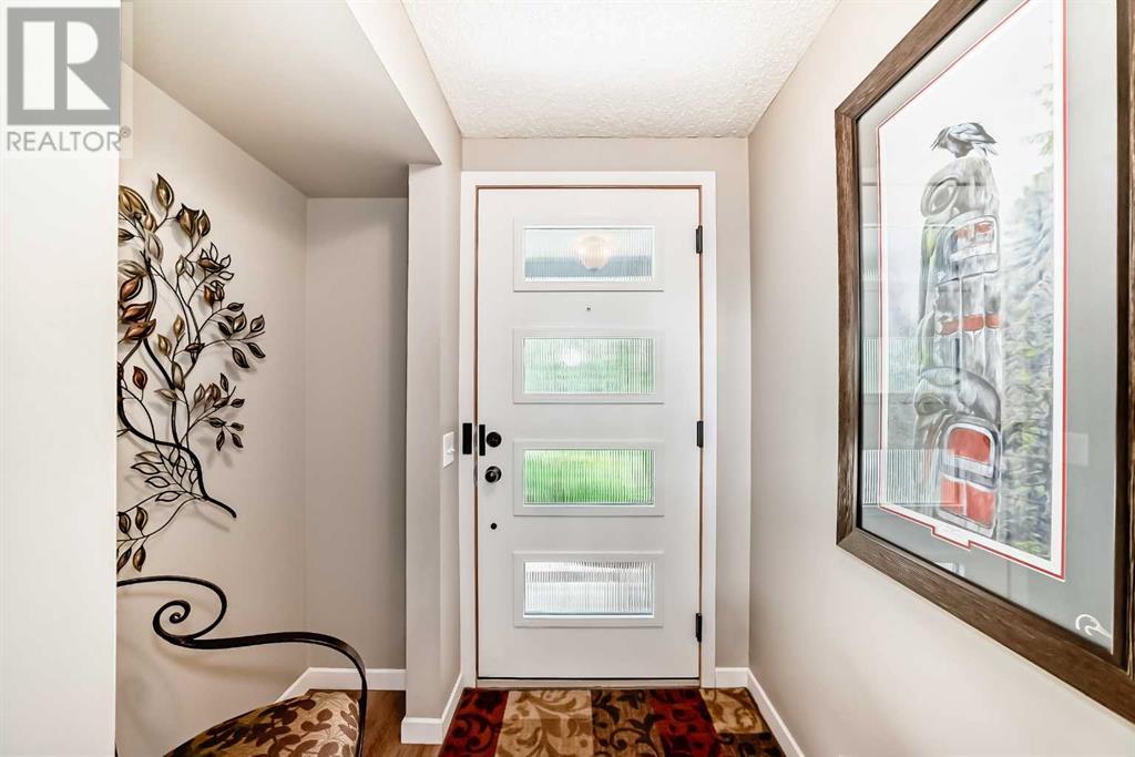 Single Family House 4 Level for Sale in  Point Drive NW Point McKay Calgary 