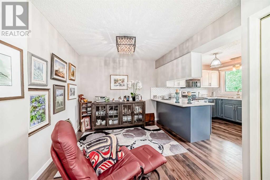 Single Family House 4 Level for Sale in  Point Drive NW Point McKay Calgary 