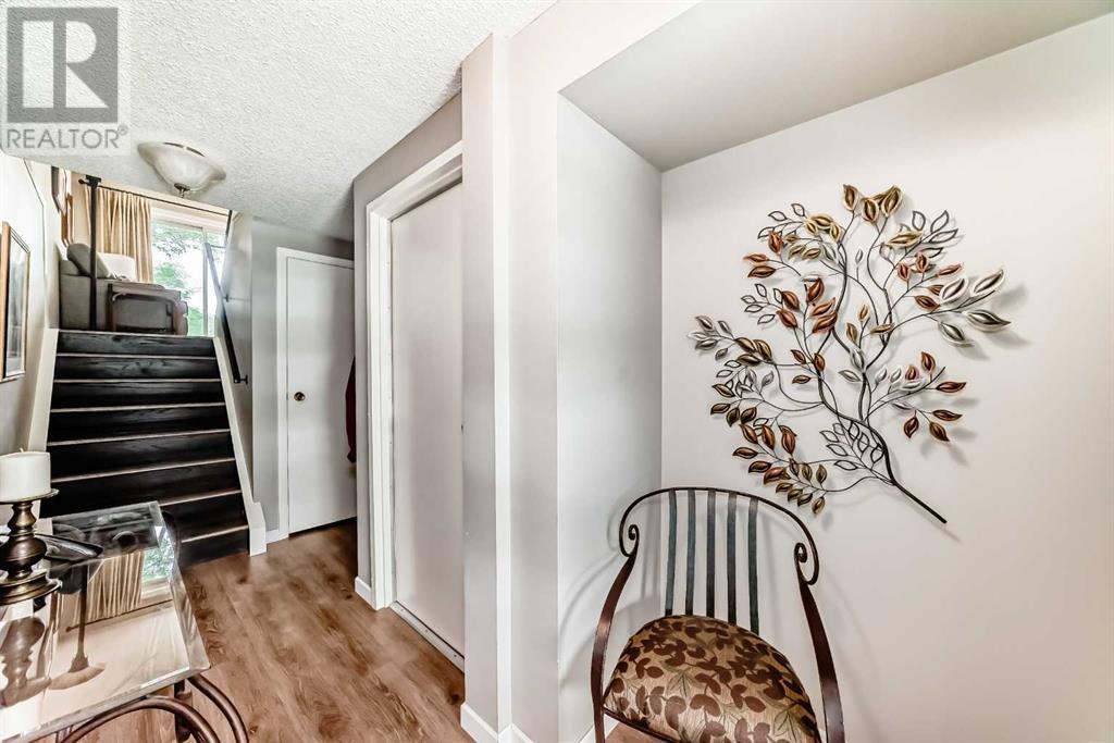 Single Family House 4 Level for Sale in  Point Drive NW Point McKay Calgary 