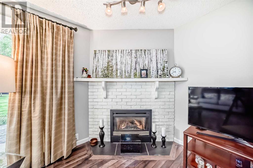 Single Family House 4 Level for Sale in  Point Drive NW Point McKay Calgary 
