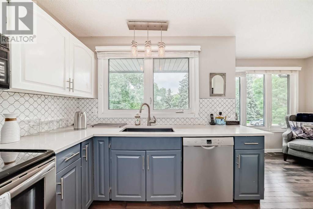 Single Family House 4 Level for Sale in  Point Drive NW Point McKay Calgary 
