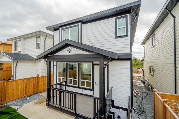 Photo 3 of 16717 15 A Avenue, Surrey BC