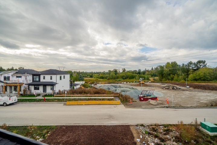 Photo 10 of 16717 15 A Avenue, Surrey BC