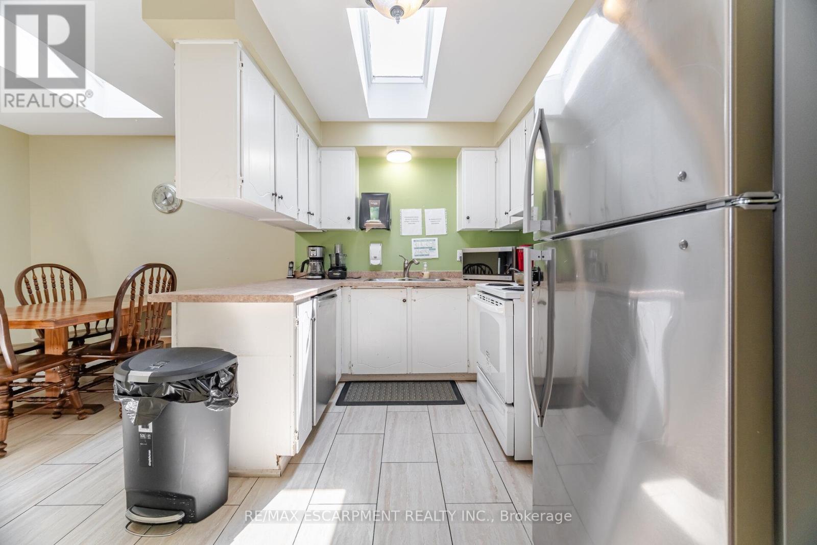 Photo 19 of 178 Athenia Drive, Hamilton ON