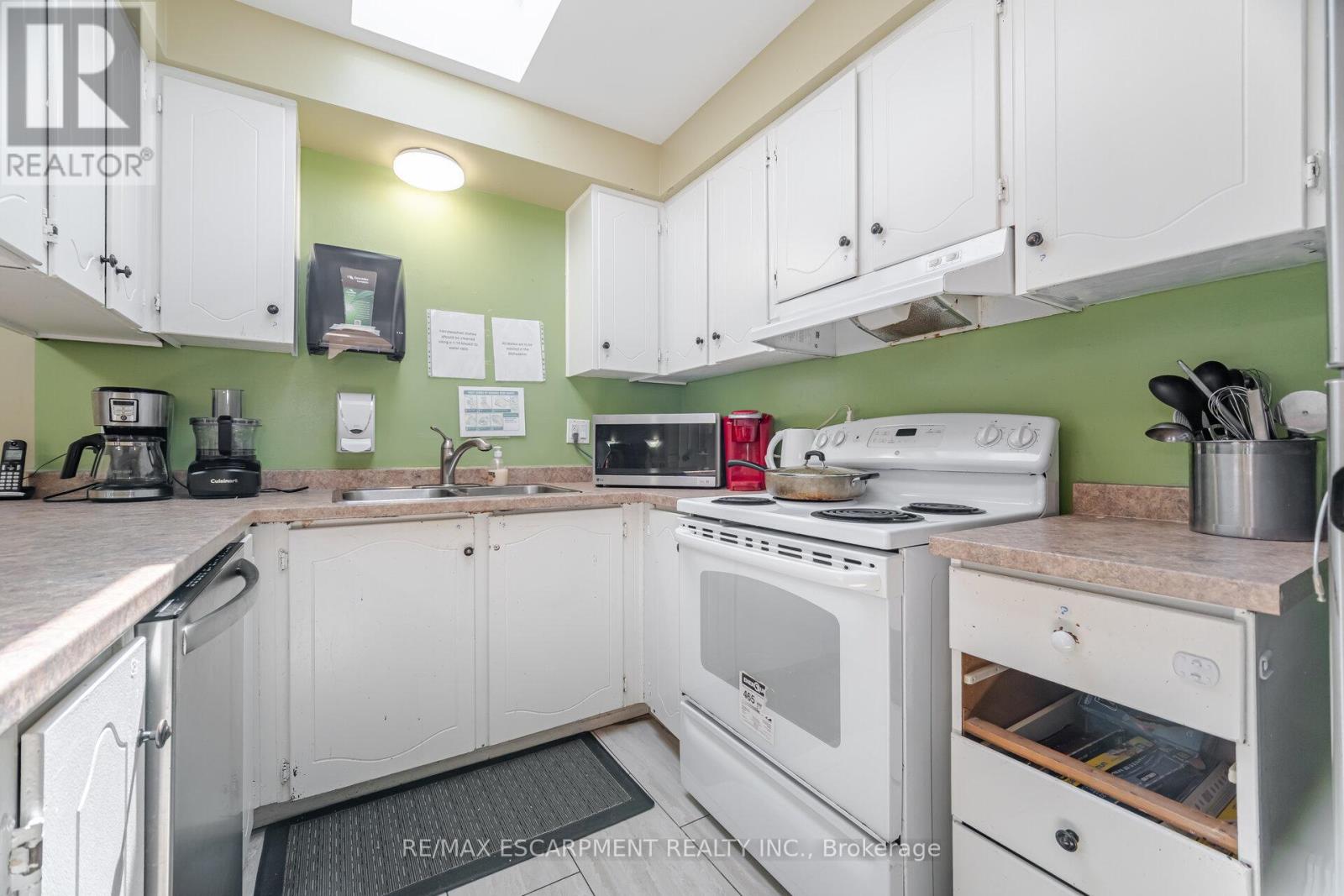 Photo 20 of 178 Athenia Drive, Hamilton ON