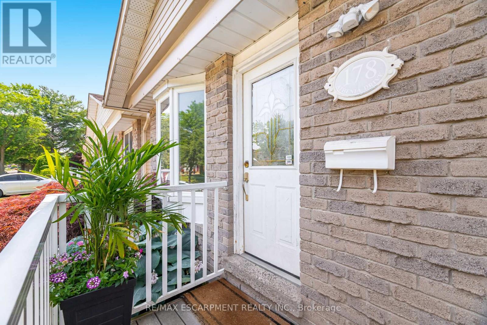 Photo 8 of 178 Athenia Drive, Hamilton ON