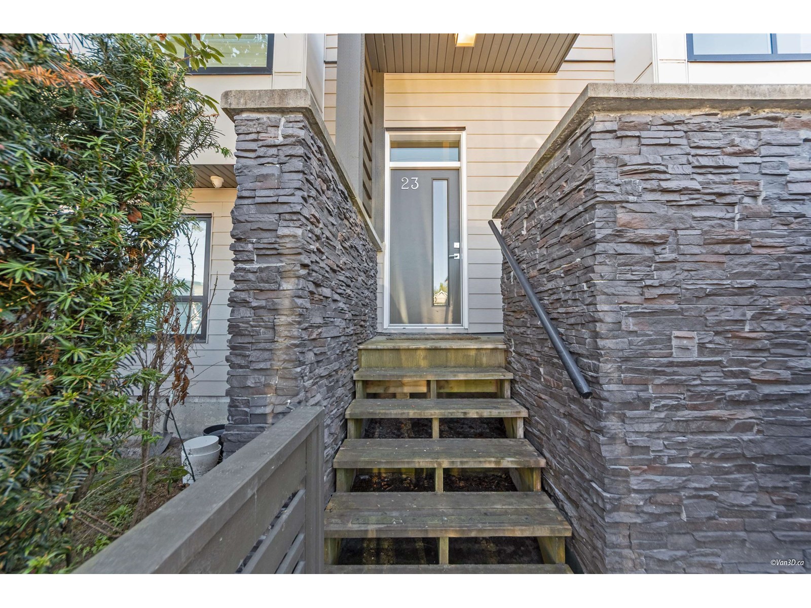 Photo 1 of 23 1670 160 Street, Surrey BC