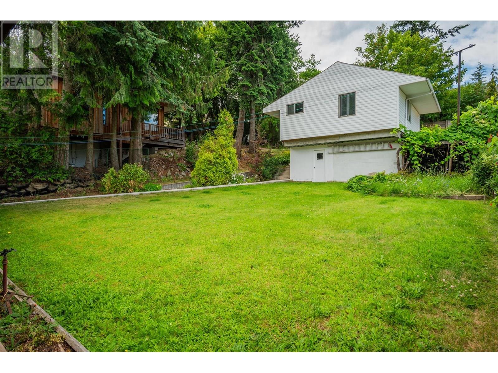 Photo 14 of 1518 Slocan Street, Nelson BC
