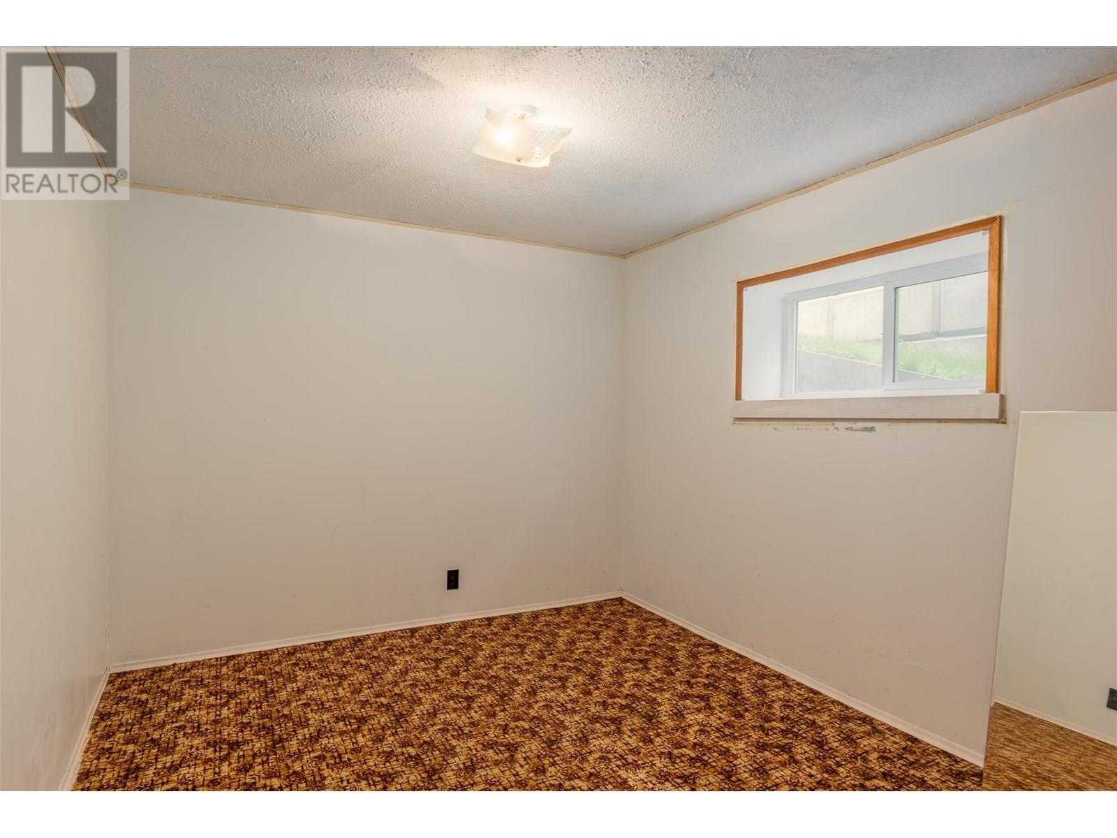 Photo 9 of 1518 Slocan Street, Nelson BC