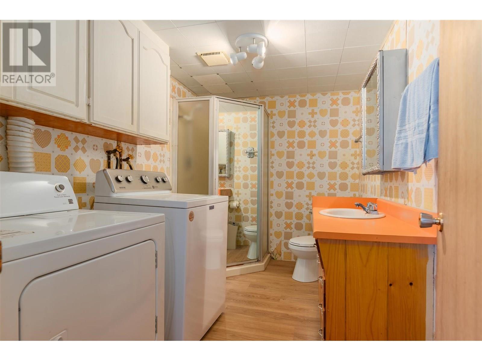 Photo 6 of 1518 Slocan Street, Nelson BC
