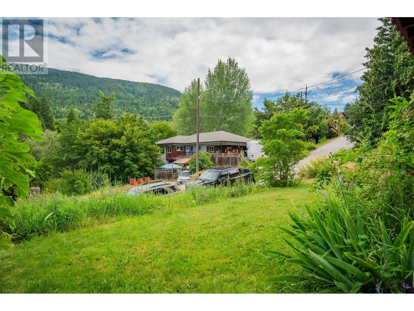 Photo 31 of 1518 Slocan Street, Nelson BC