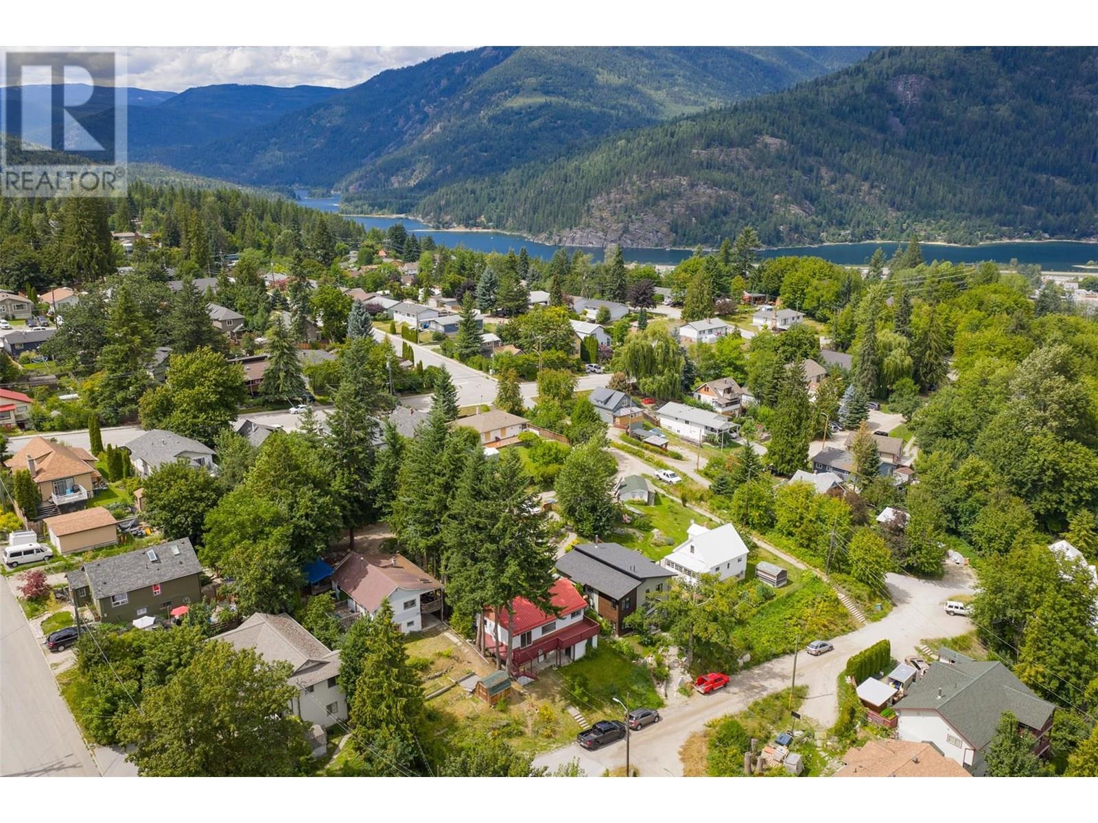 Photo 12 of 1518 Slocan Street, Nelson BC