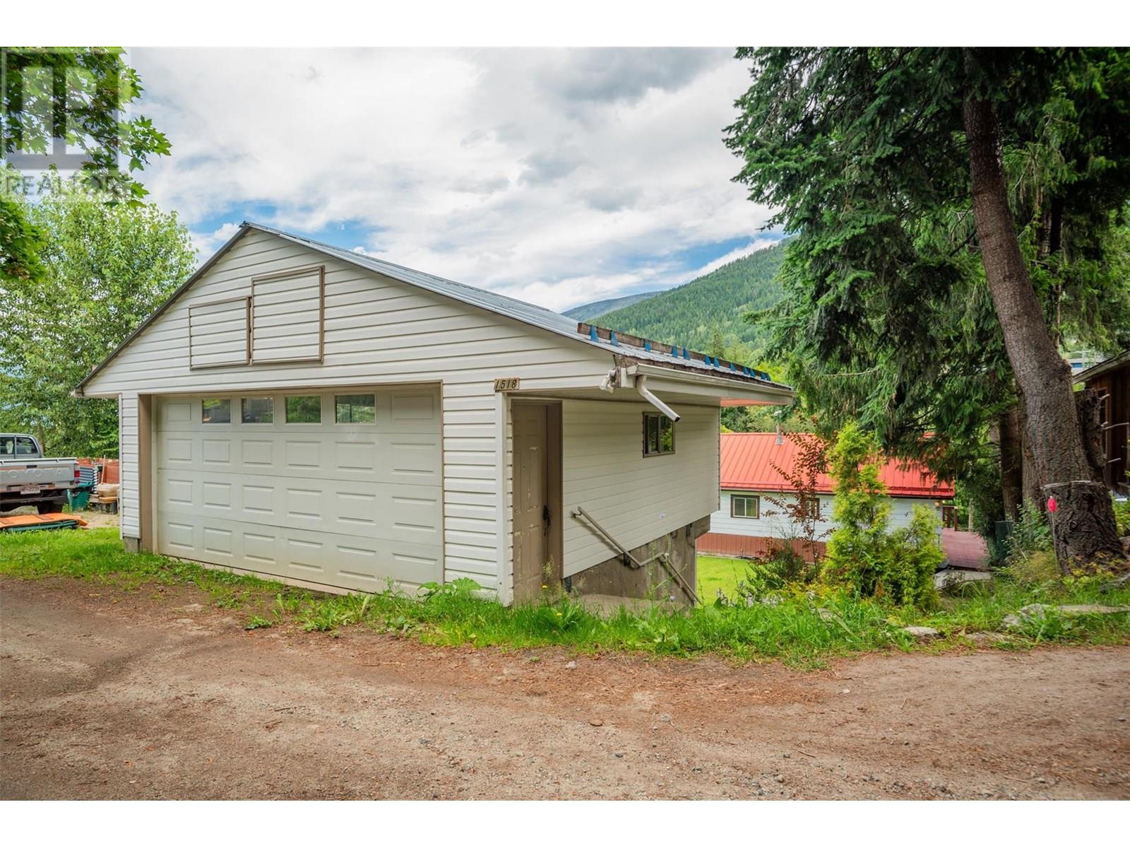 Photo 1 of 1518 Slocan Street, Nelson BC