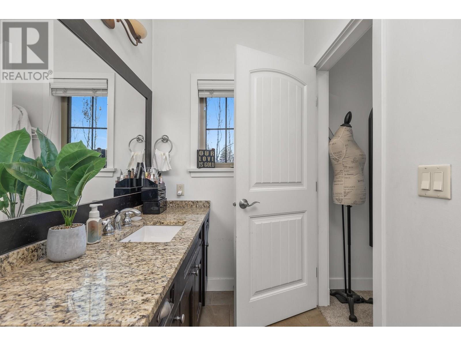 2204 4042 Pritchard Drive North, West Kelowna