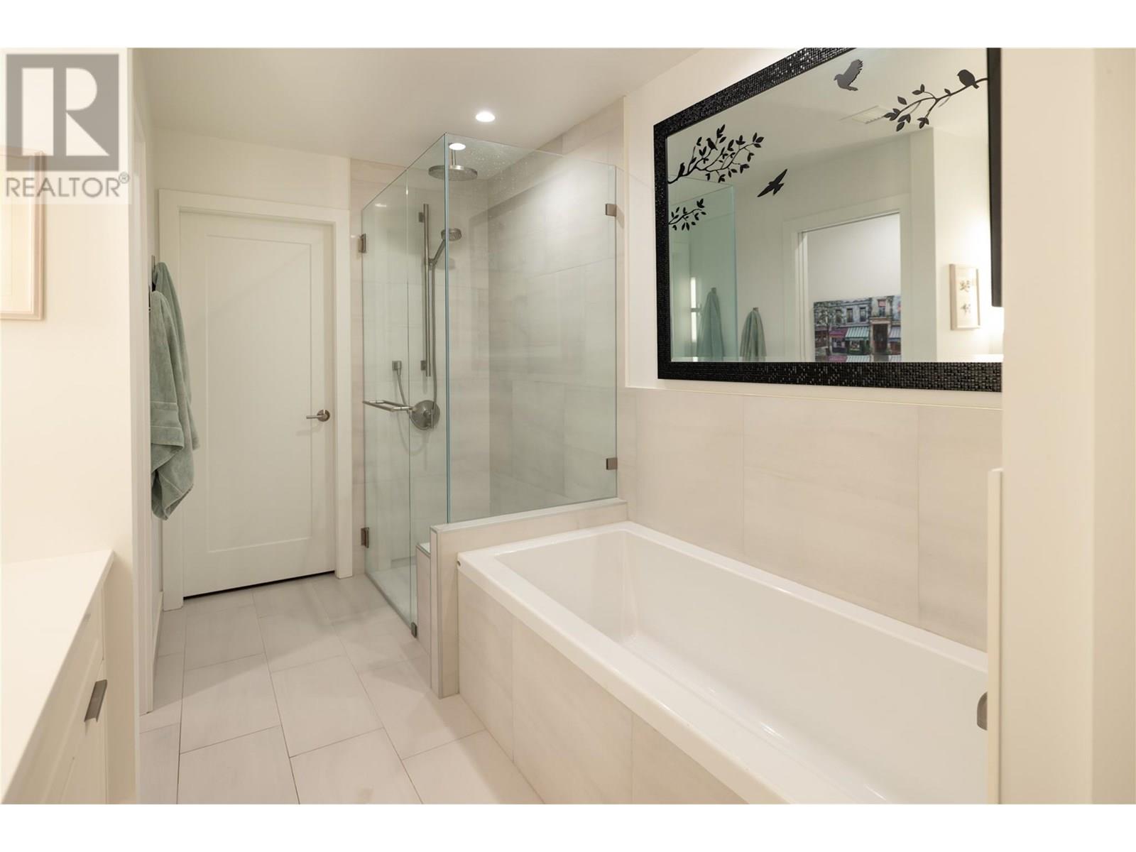 3307 3000 Ariva Drive, Kelowna