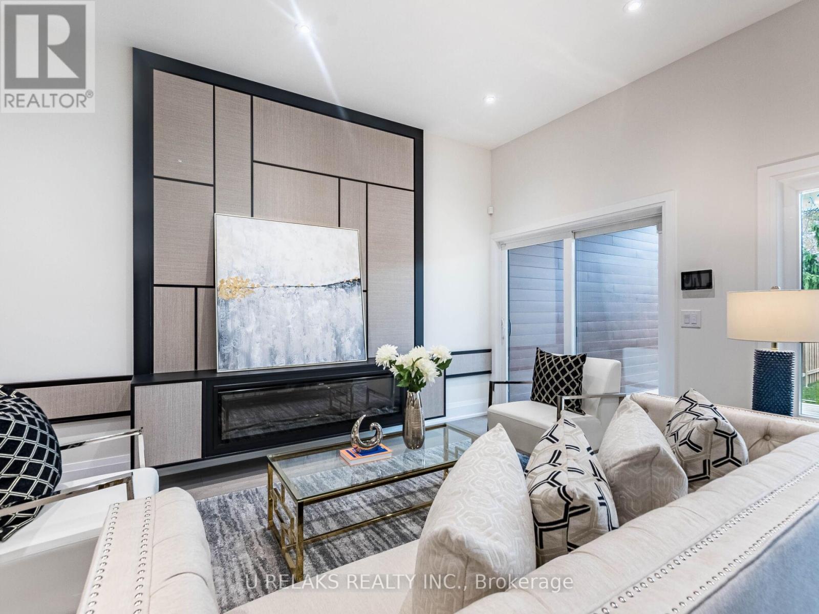 Photo 33 of 23 A Maple Avenue N, Mississauga ON