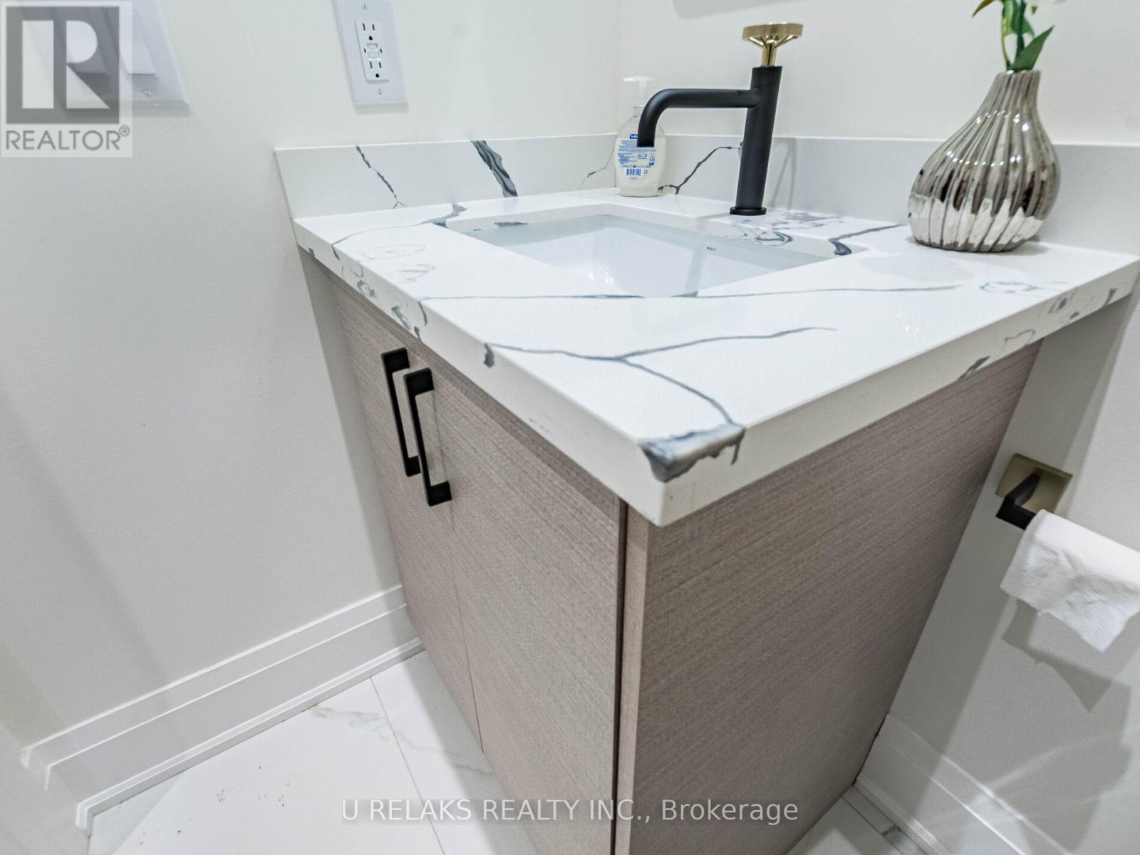 Photo 30 of 23 A Maple Avenue N, Mississauga ON