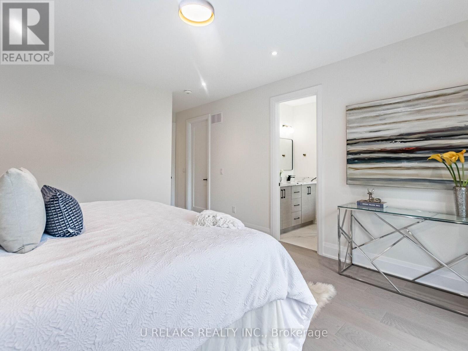Photo 46 of 23 A Maple Avenue N, Mississauga ON
