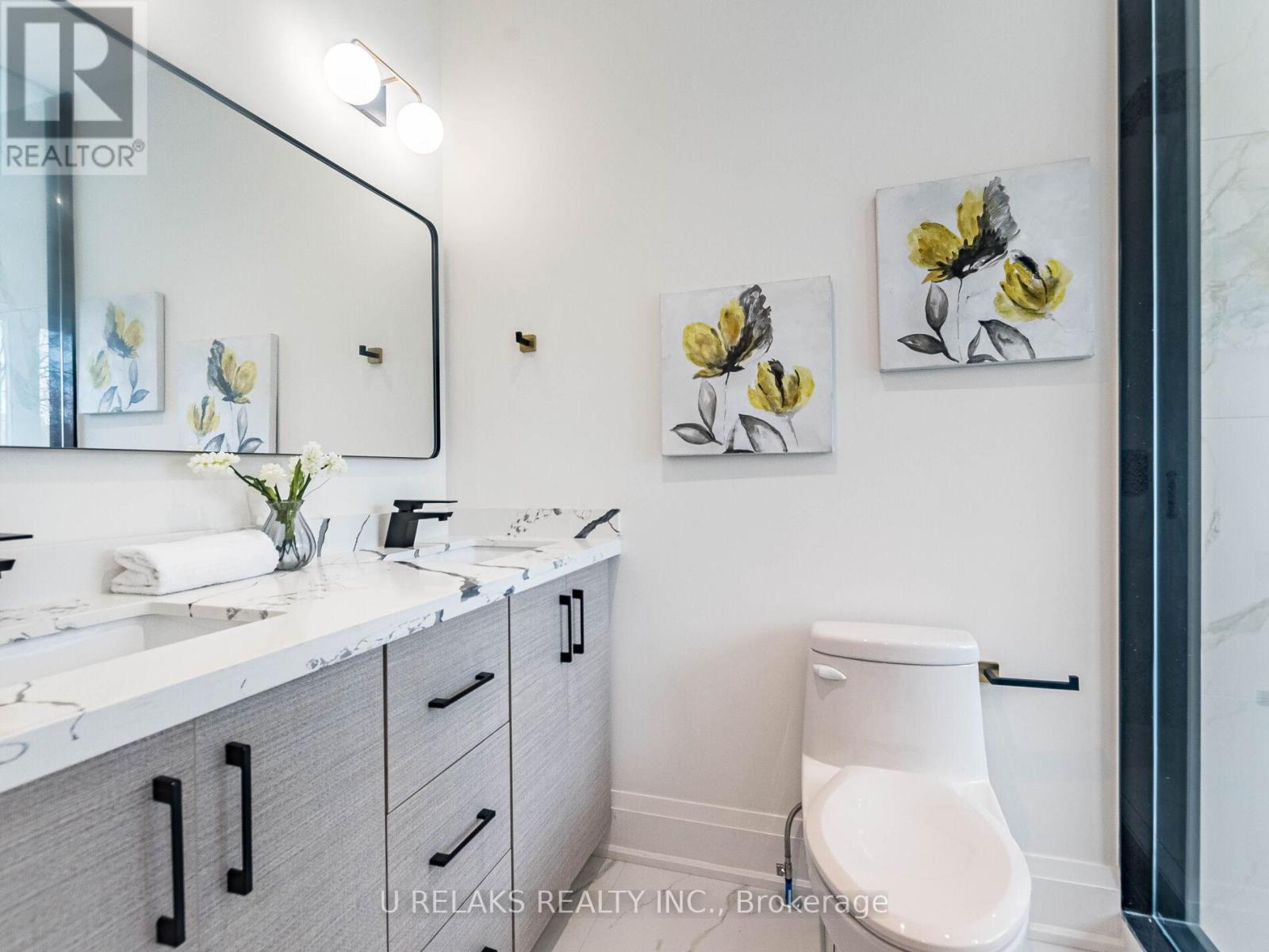 Photo 21 of 23 A Maple Avenue N, Mississauga ON