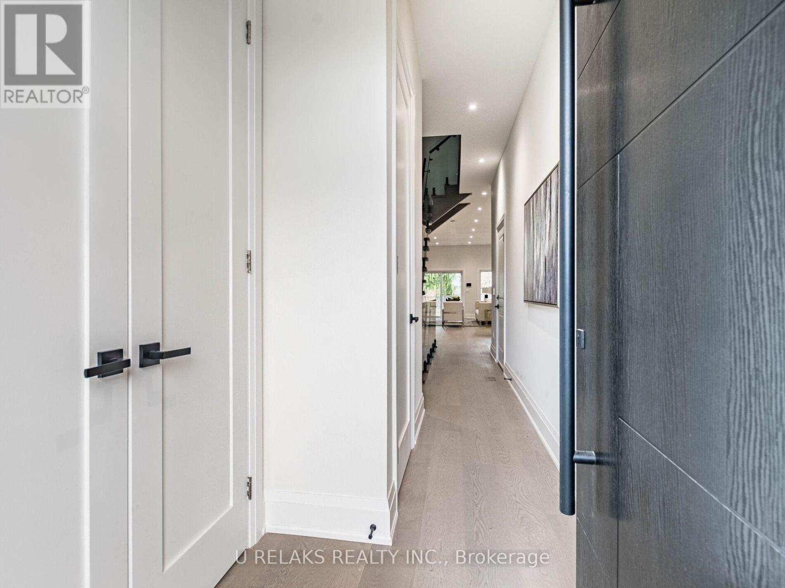 Photo 16 of 23 A Maple Avenue N, Mississauga ON
