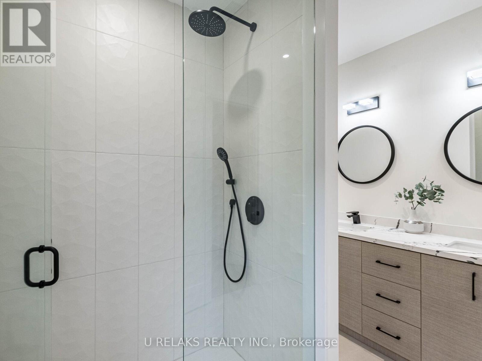 Photo 36 of 23 A Maple Avenue N, Mississauga ON