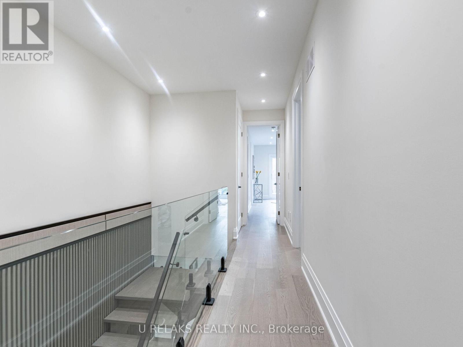 Photo 5 of 23 A Maple Avenue N, Mississauga ON