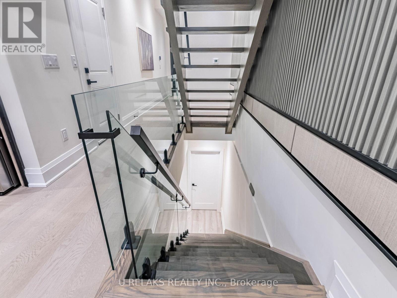 Photo 32 of 23 A Maple Avenue N, Mississauga ON