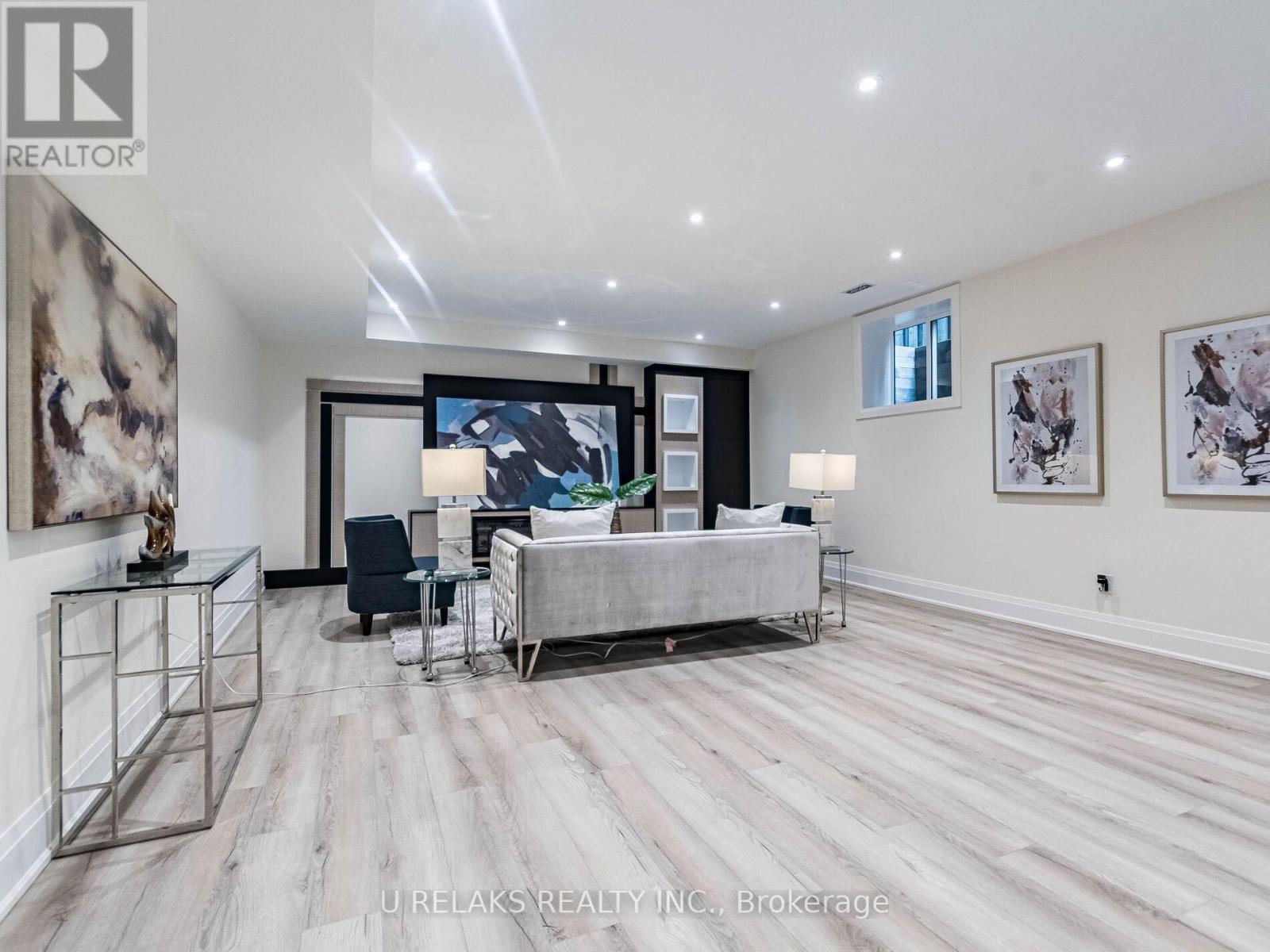 Photo 37 of 23 A Maple Avenue N, Mississauga ON