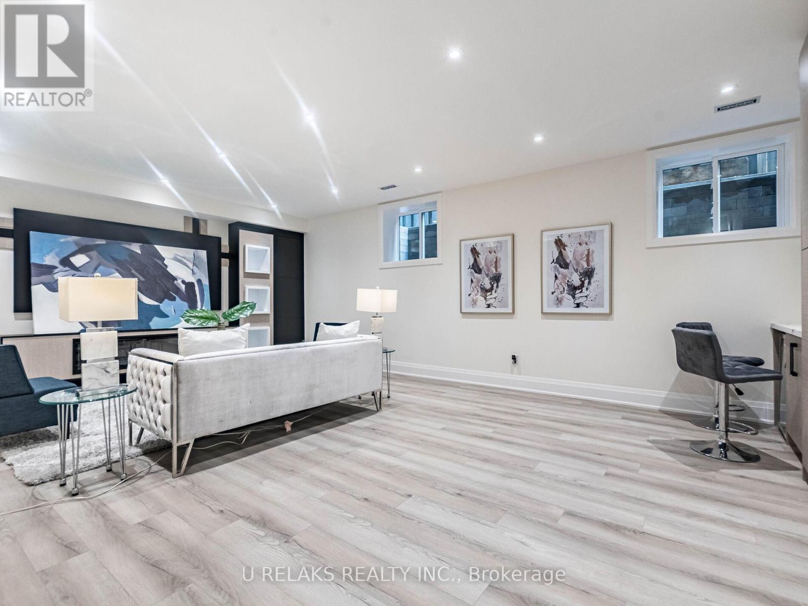 Photo 15 of 23 A Maple Avenue N, Mississauga ON