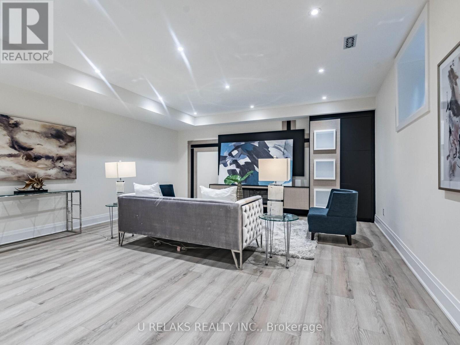Photo 34 of 23 A Maple Avenue N, Mississauga ON