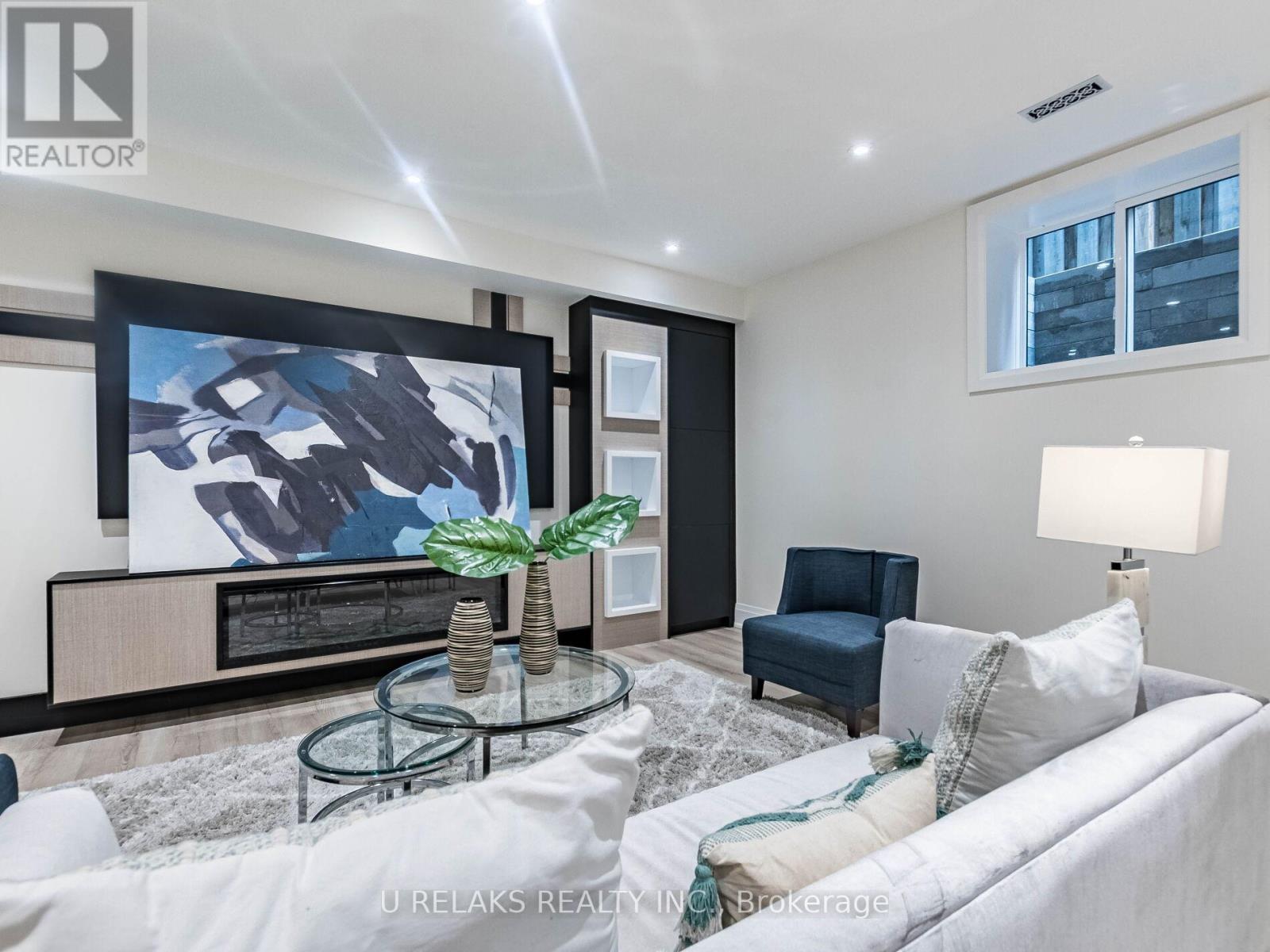 Photo 35 of 23 A Maple Avenue N, Mississauga ON