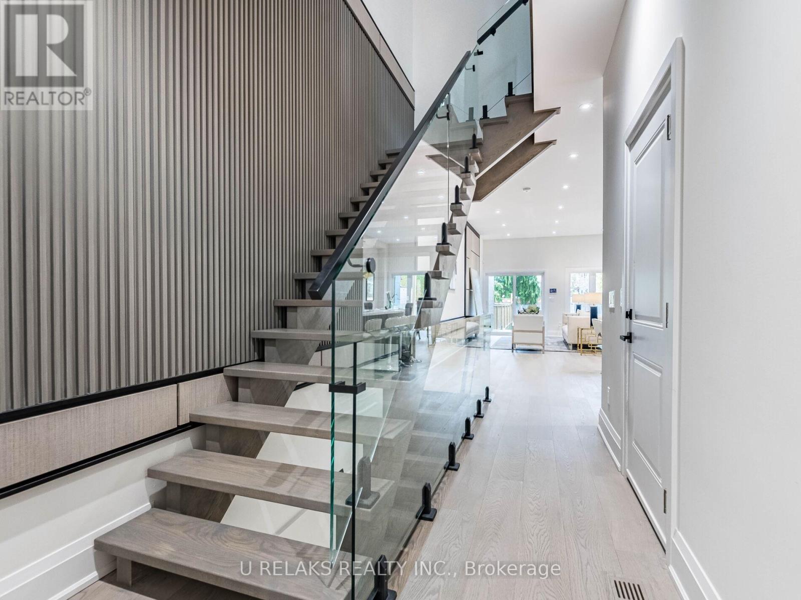 Photo 25 of 23 A Maple Avenue N, Mississauga ON