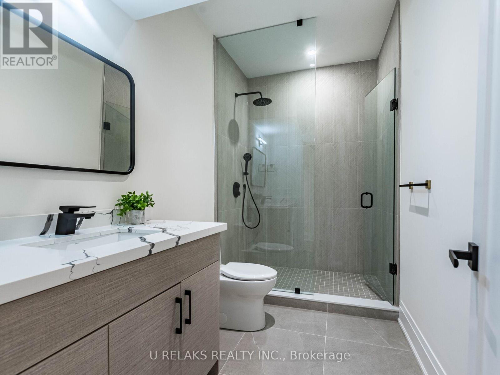 Photo 18 of 23 A Maple Avenue N, Mississauga ON