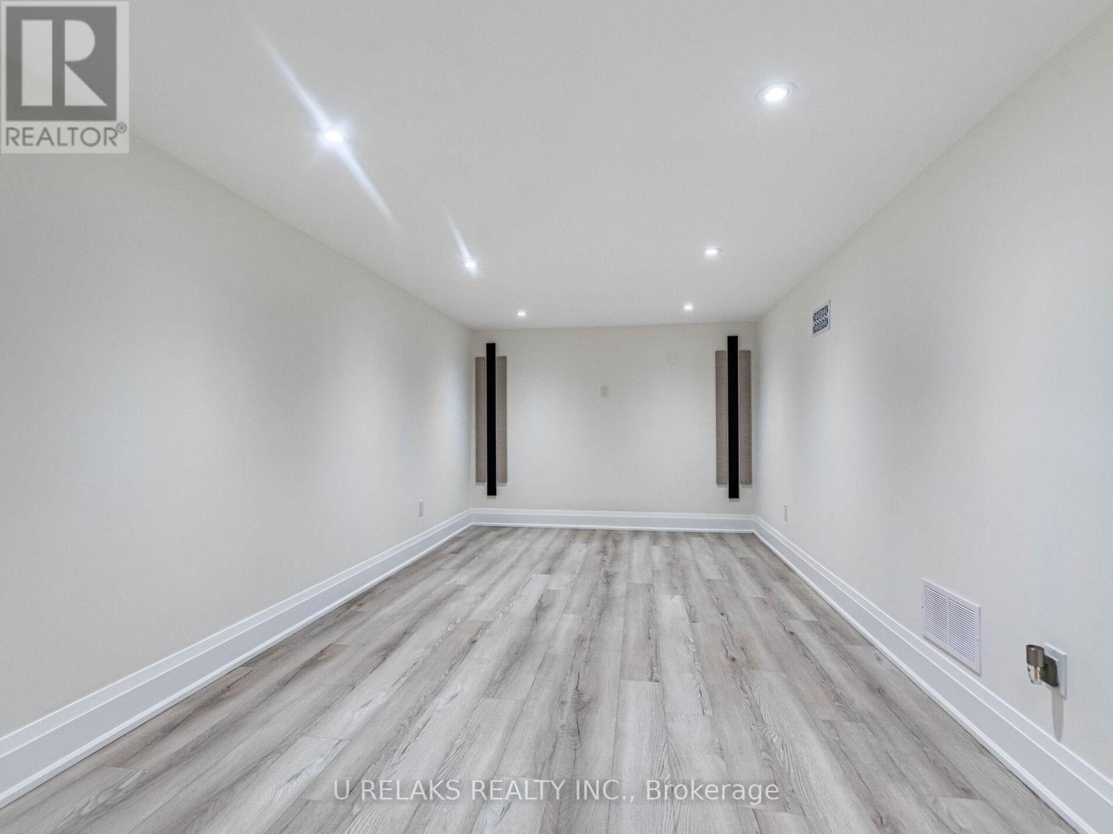 Photo 27 of 23 A Maple Avenue N, Mississauga ON