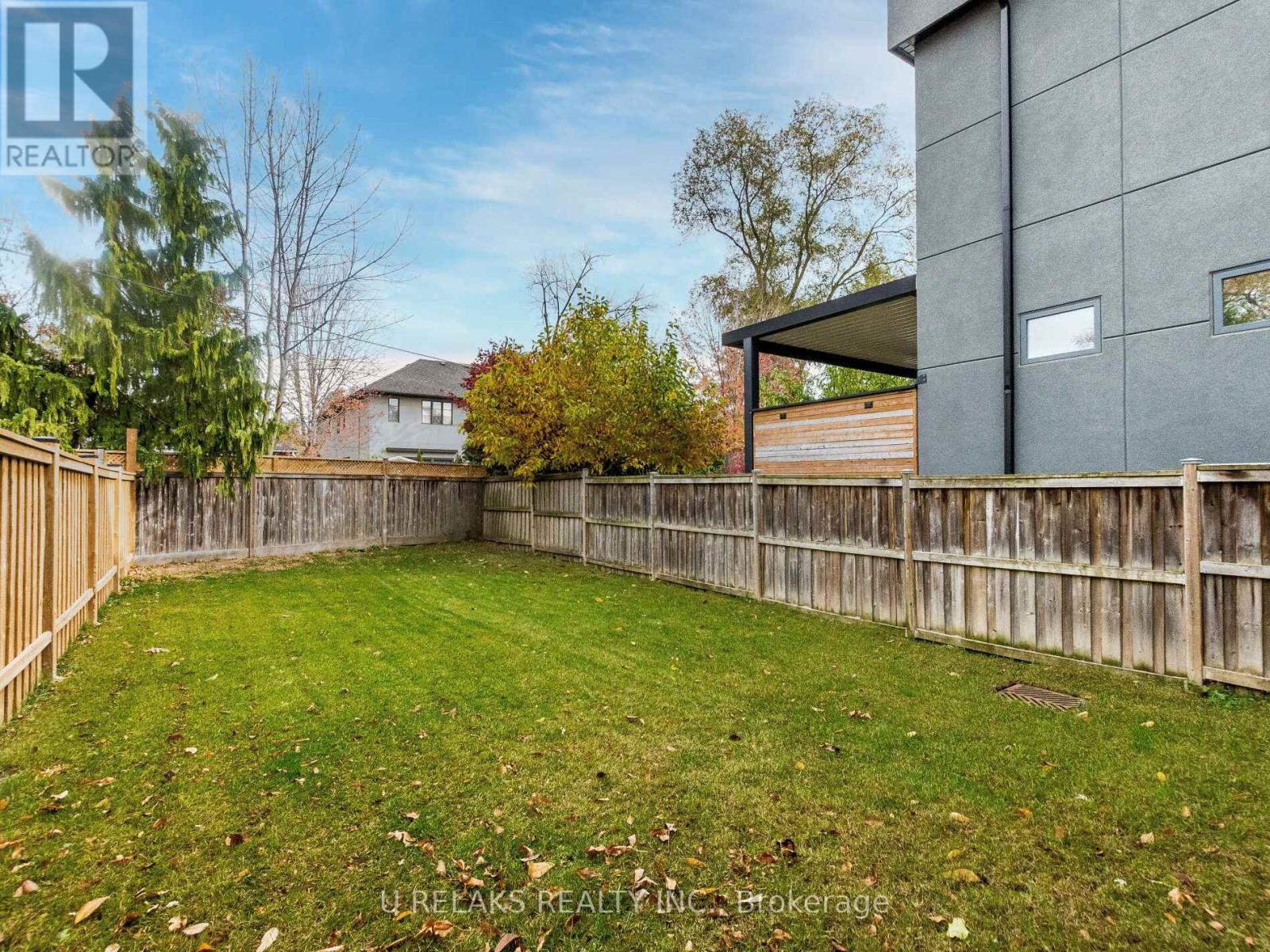 Photo 41 of 23 A Maple Avenue N, Mississauga ON