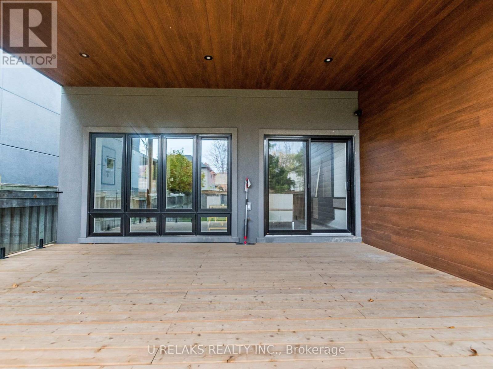 Photo 45 of 23 A Maple Avenue N, Mississauga ON