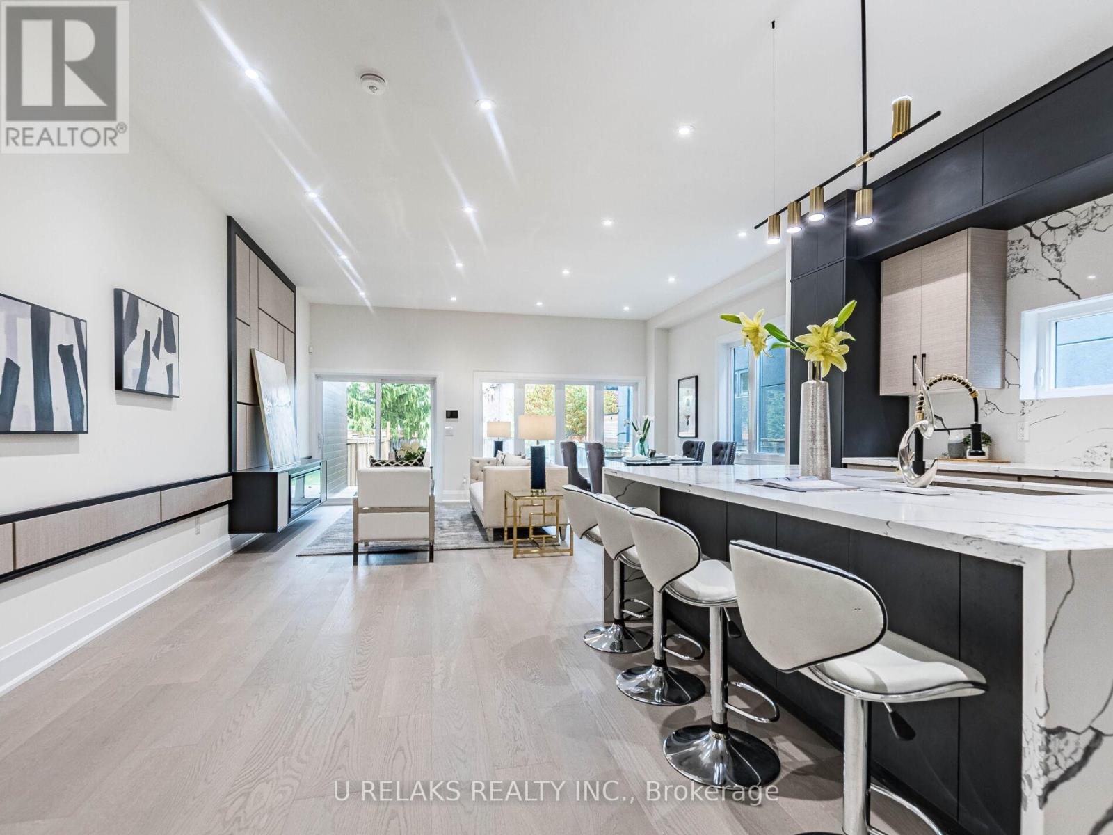 Photo 11 of 23 A Maple Avenue N, Mississauga ON