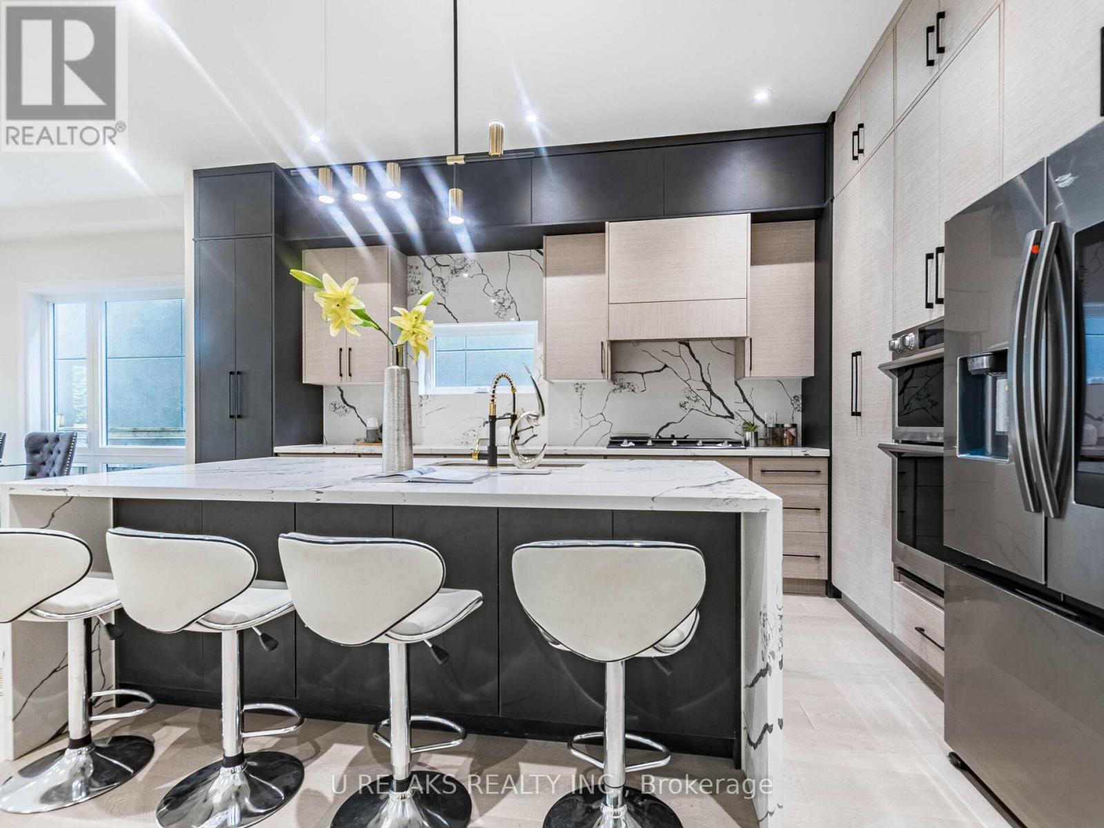 Photo 10 of 23 A Maple Avenue N, Mississauga ON