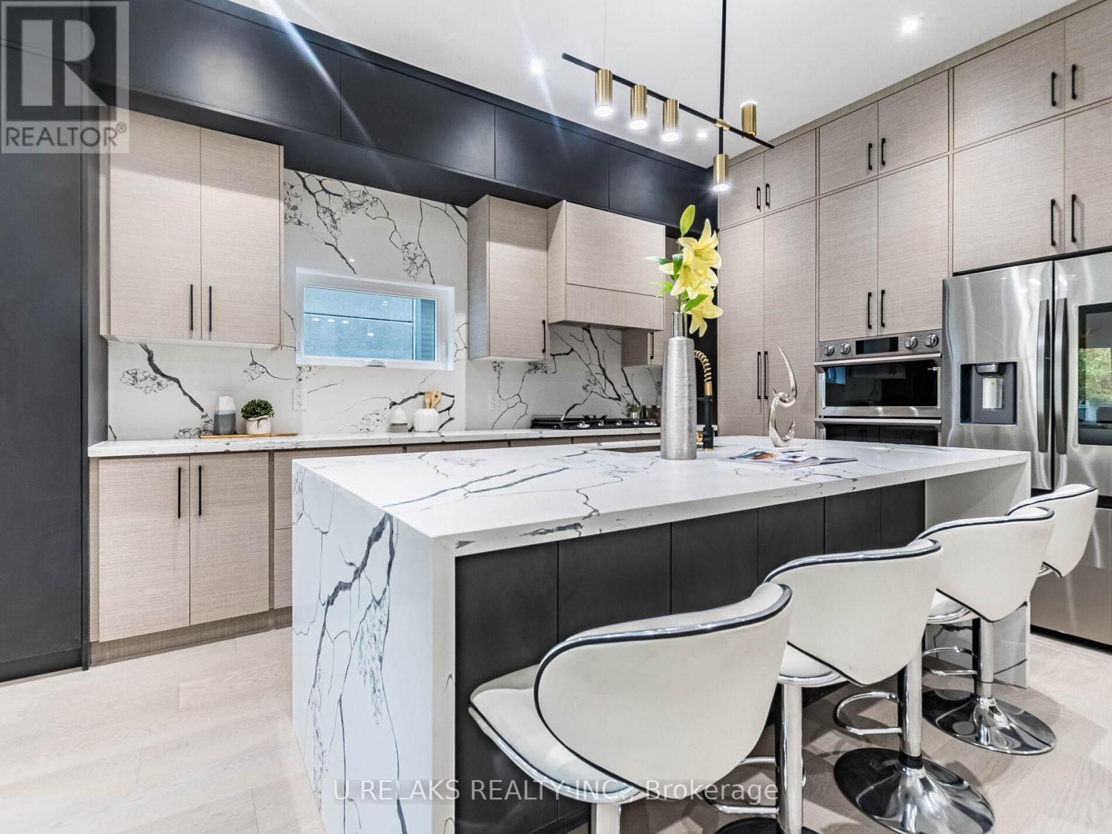 Photo 1 of 23 A Maple Avenue N, Mississauga ON