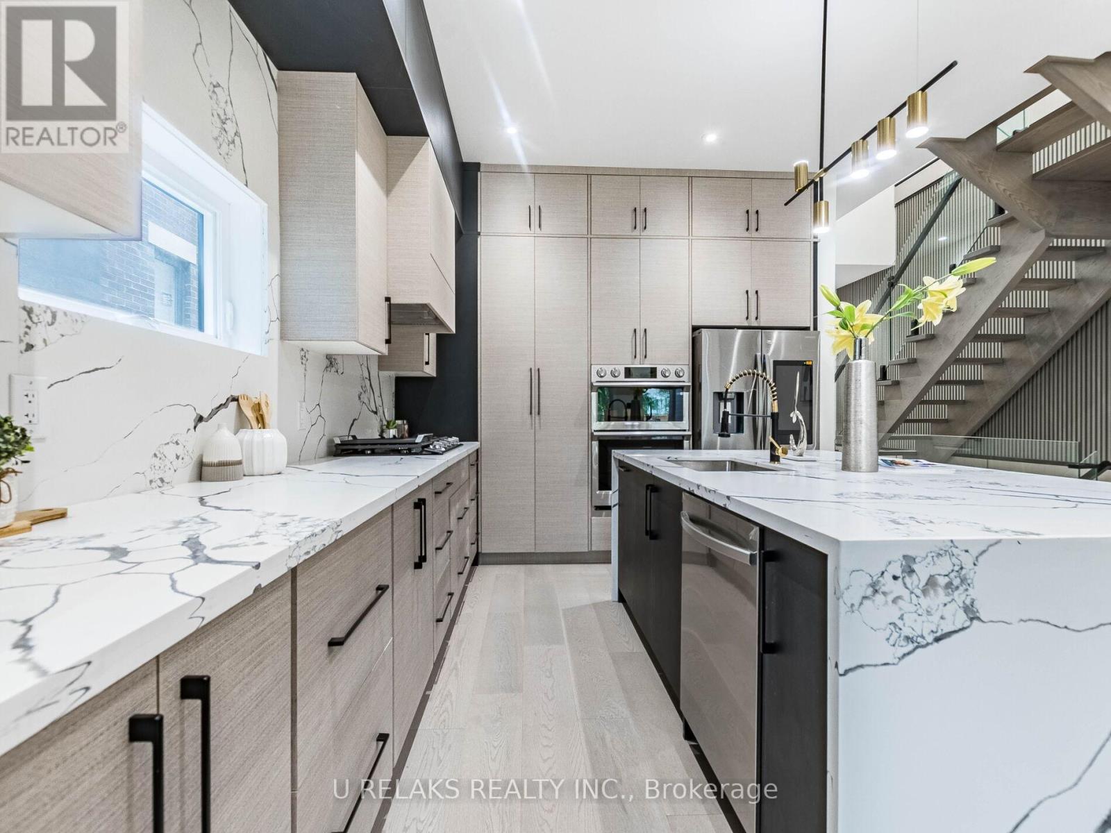 Photo 17 of 23 A Maple Avenue N, Mississauga ON