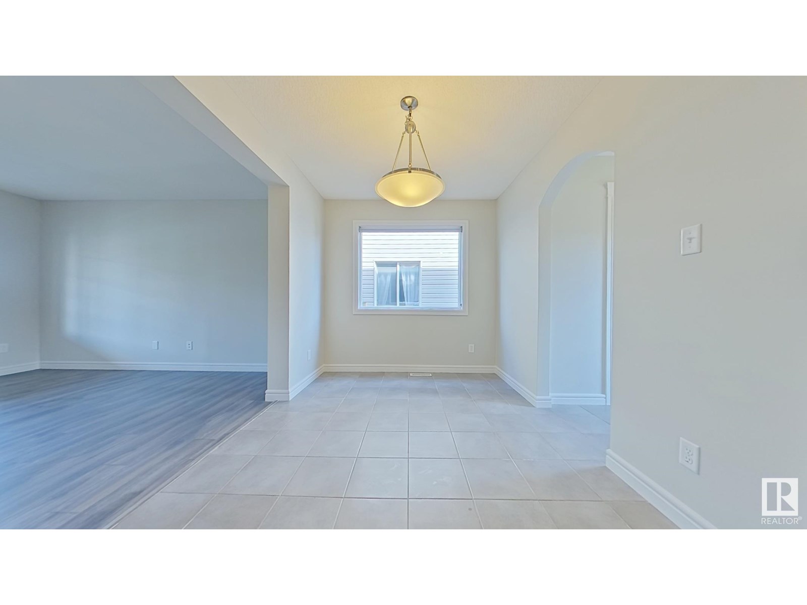 Photo 8 of 2913 15 St Nw, Edmonton AB