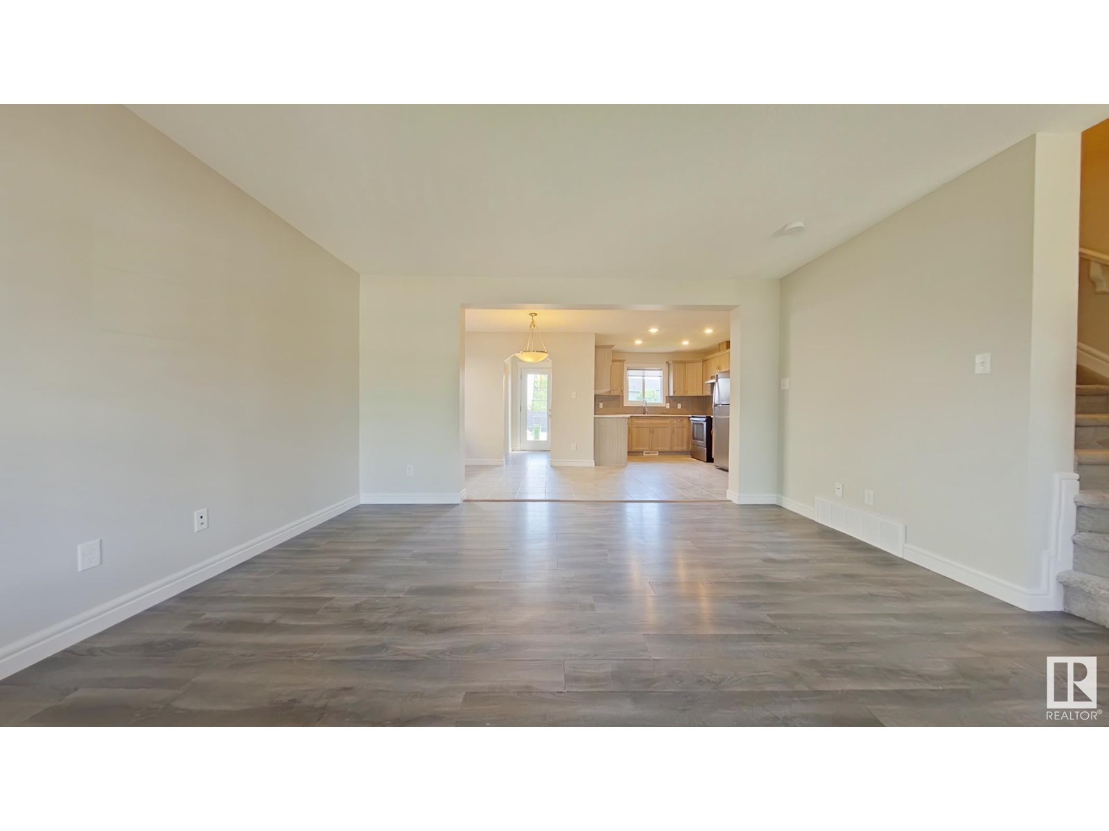 Photo 4 of 2913 15 St Nw, Edmonton AB