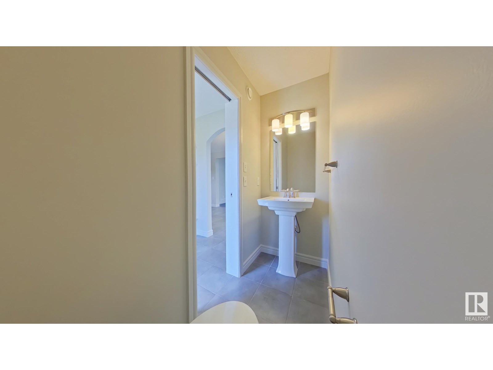 Photo 13 of 2913 15 St Nw, Edmonton AB
