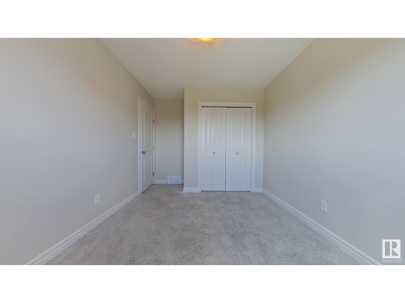 Photo 20 of 2913 15 St Nw, Edmonton AB