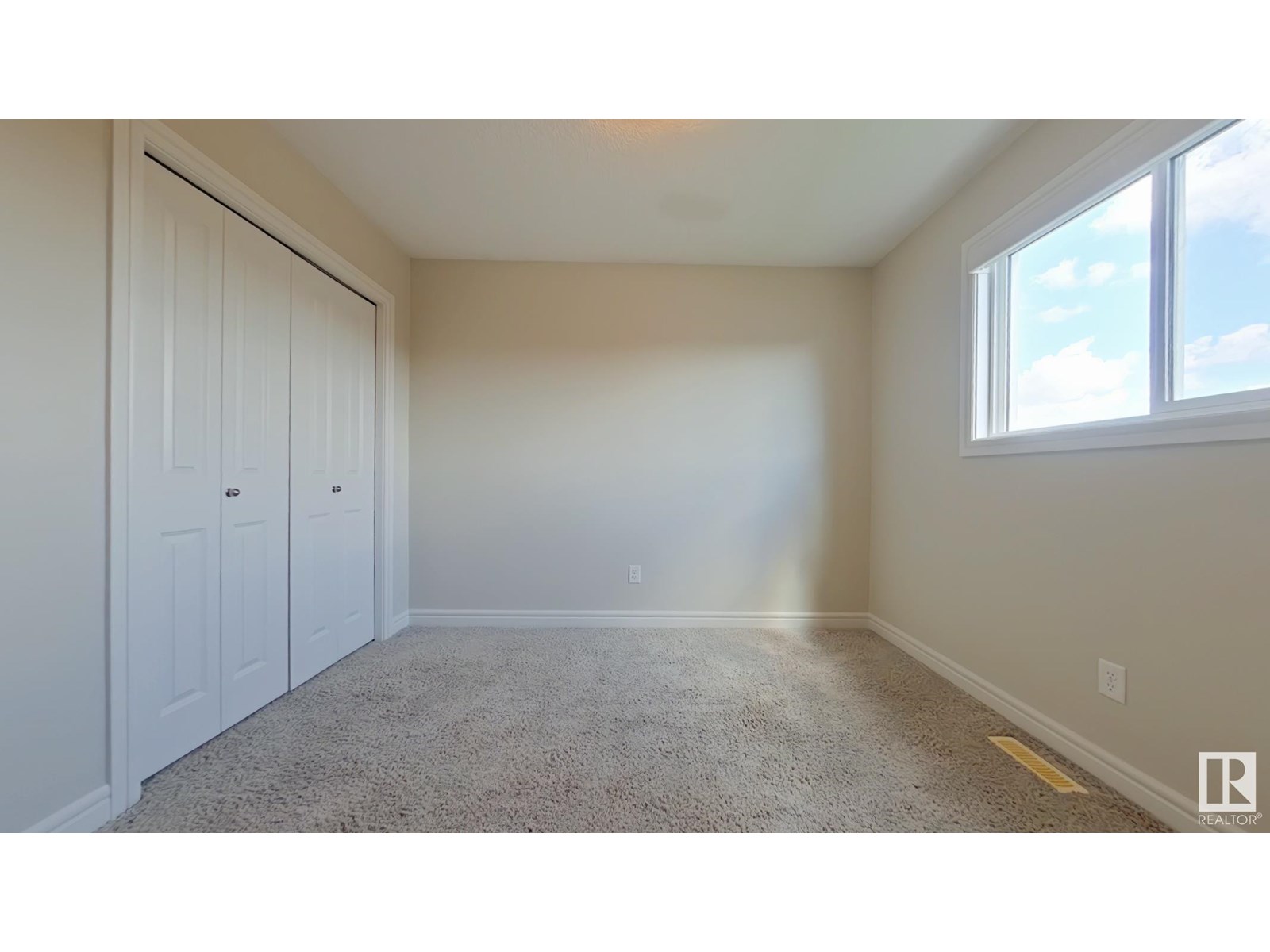 Photo 21 of 2913 15 St Nw, Edmonton AB