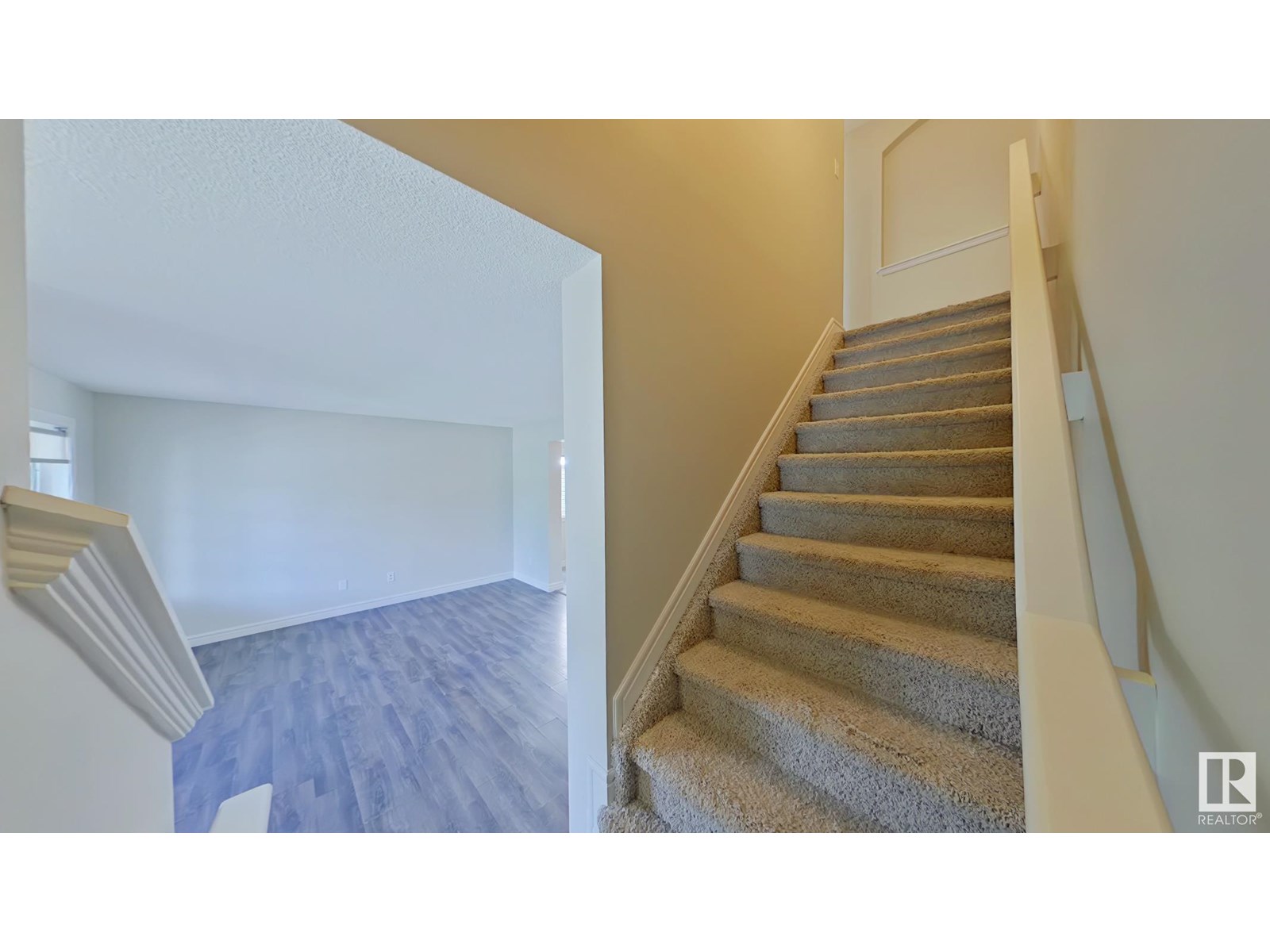 Photo 14 of 2913 15 St Nw, Edmonton AB