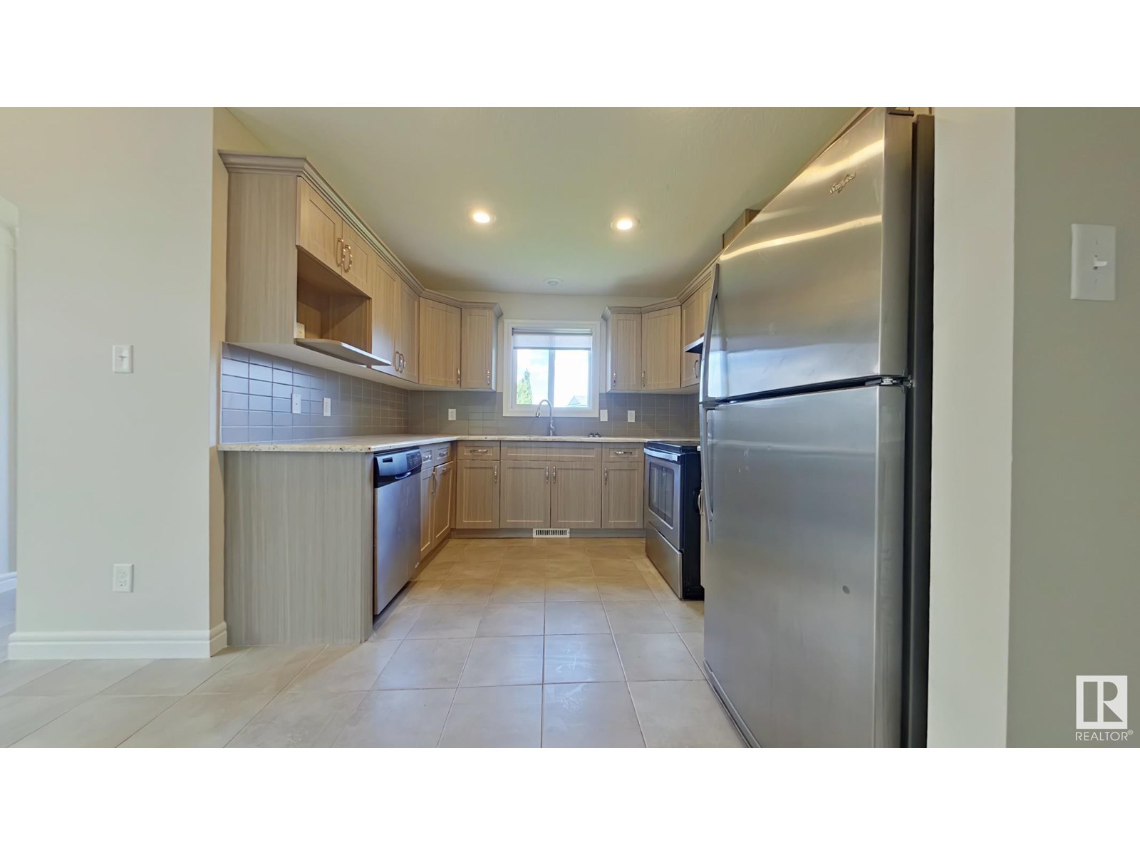 Photo 10 of 2913 15 St Nw, Edmonton AB