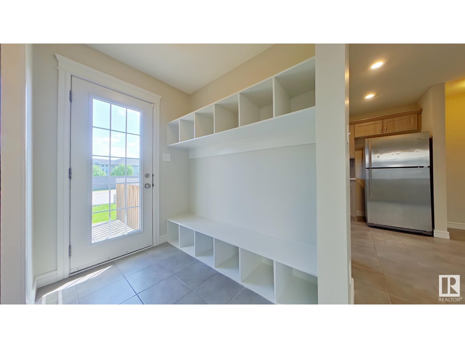 Photo 11 of 2913 15 St Nw, Edmonton AB
