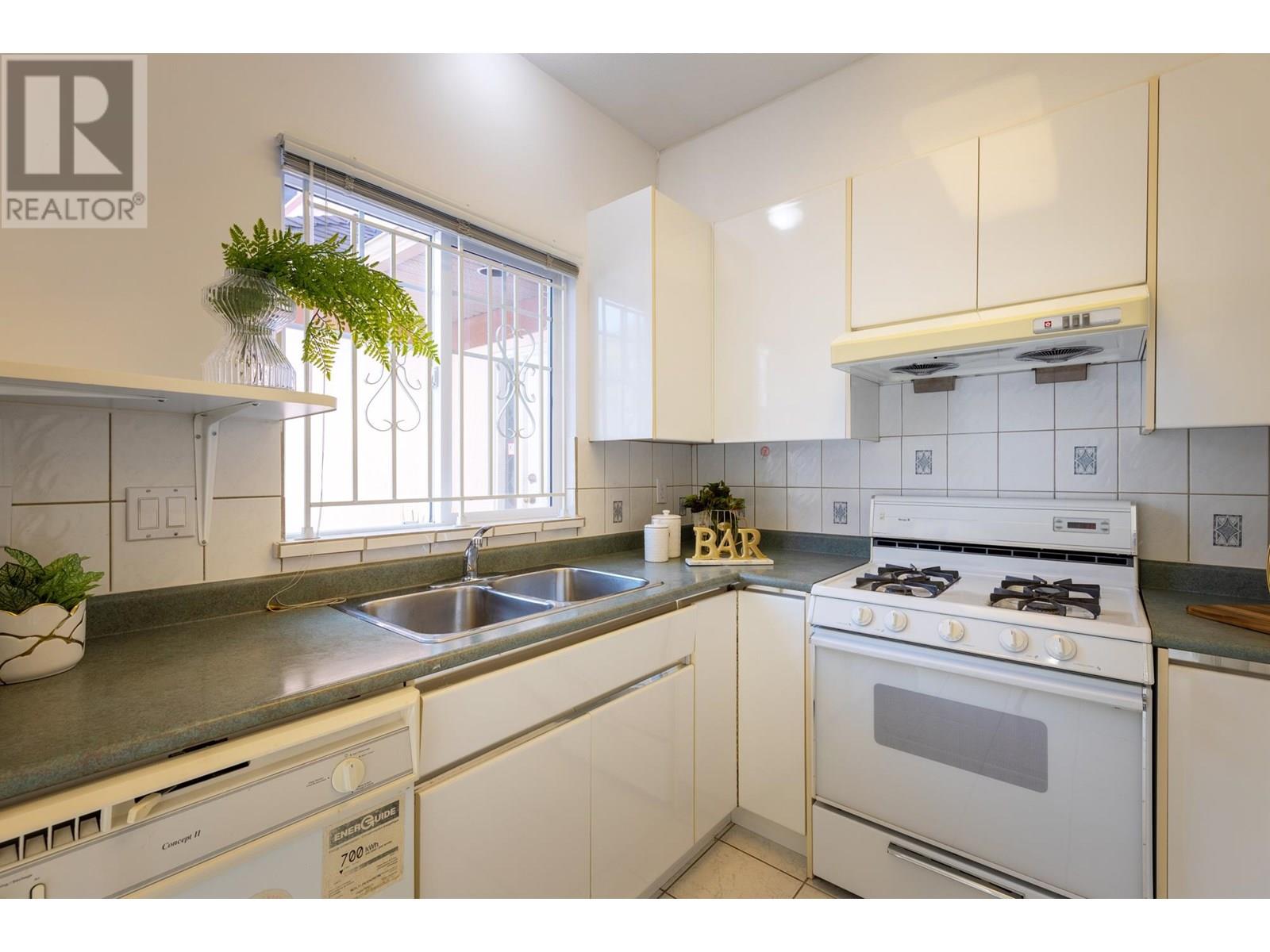 Photo 6 of 5 7651 Moffatt Road, Richmond BC
