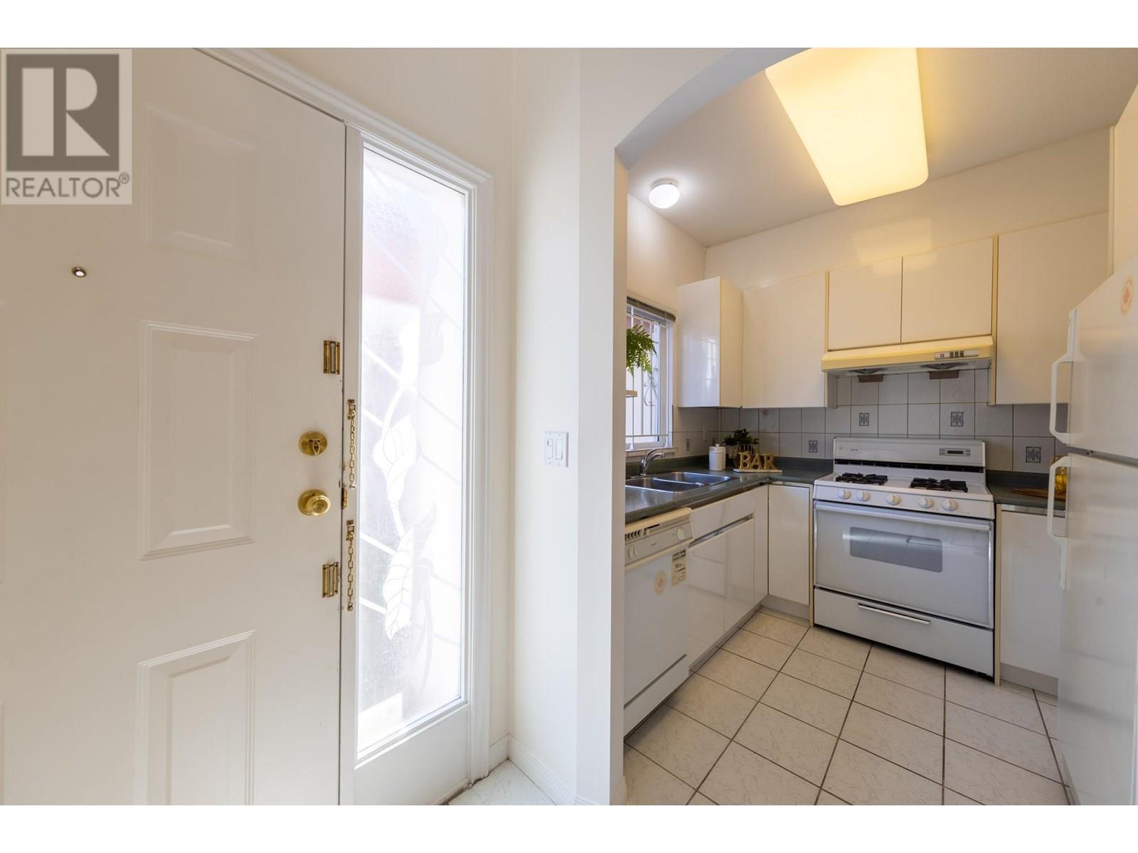 Photo 8 of 5 7651 Moffatt Road, Richmond BC
